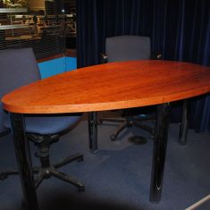 Tafel. Gefineerd hout. Studio Beursplein 5