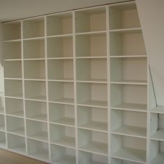 Kantoorinterieur. Mdf kastenwand